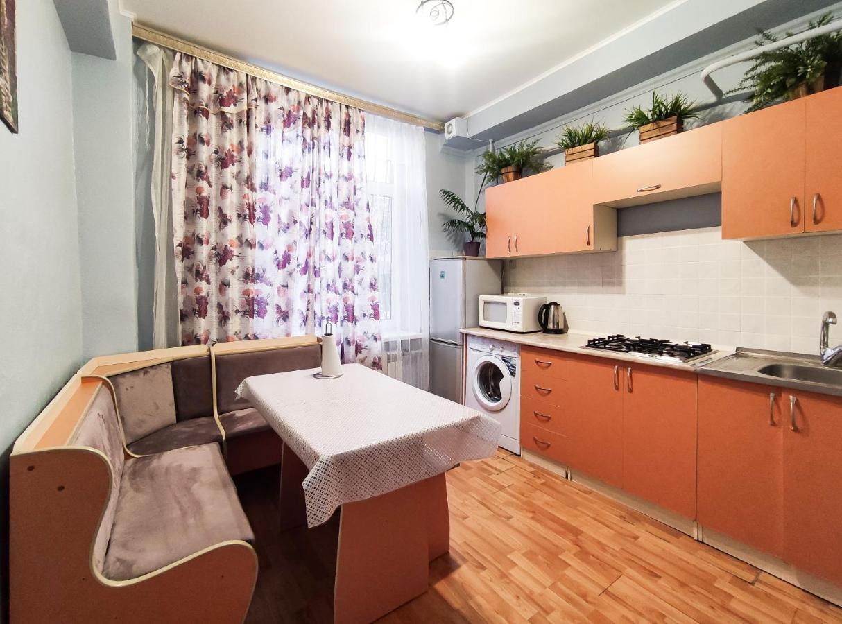 Nadezhda Apartments On Abylay Khan Ave 121 Almaty Exterior foto