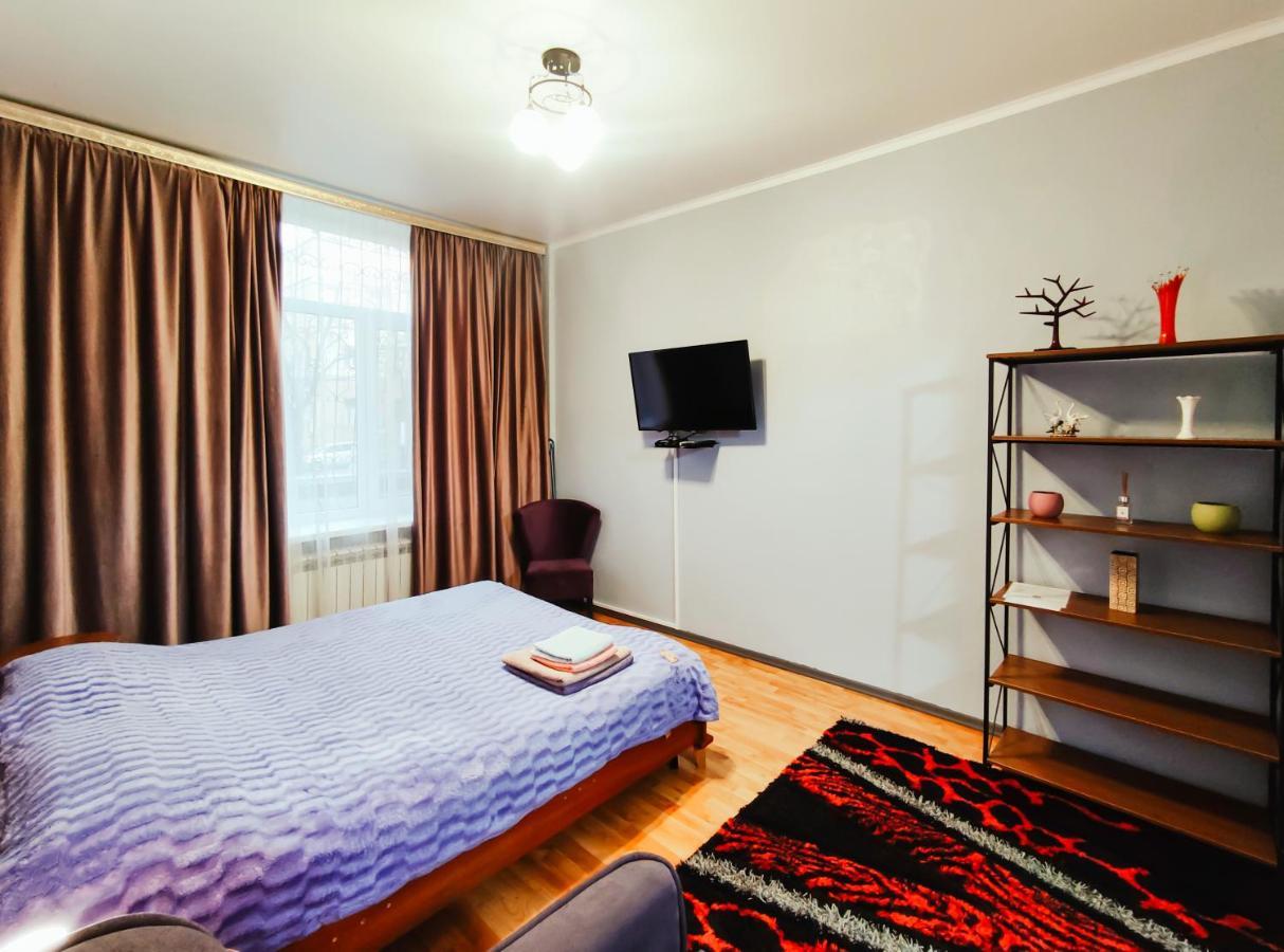 Nadezhda Apartments On Abylay Khan Ave 121 Almaty Exterior foto