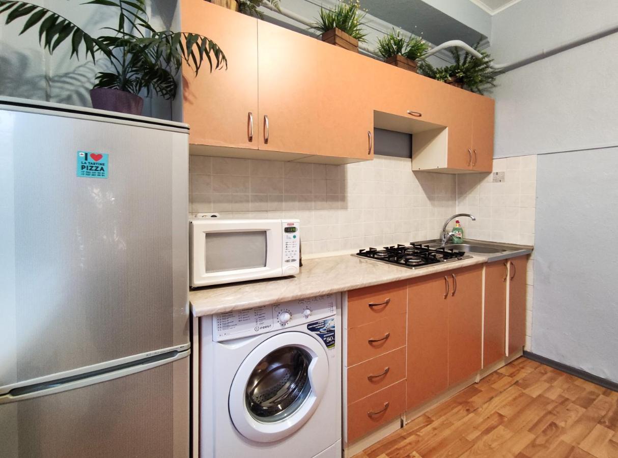 Nadezhda Apartments On Abylay Khan Ave 121 Almaty Exterior foto