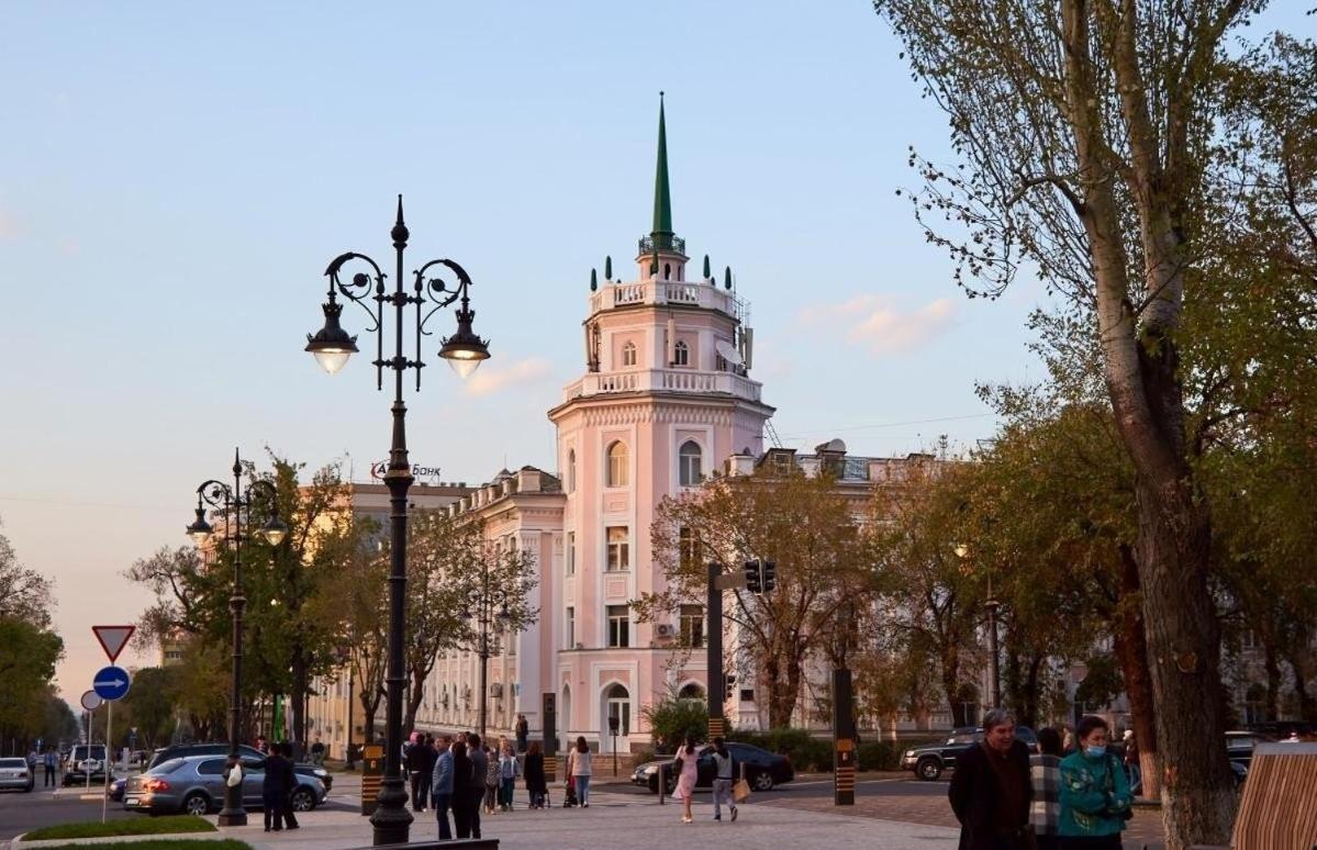 Nadezhda Apartments On Abylay Khan Ave 121 Almaty Exterior foto